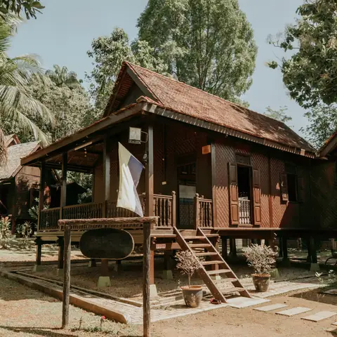 Anjung Nyiur homestay concept: a traditional timber house on stilts